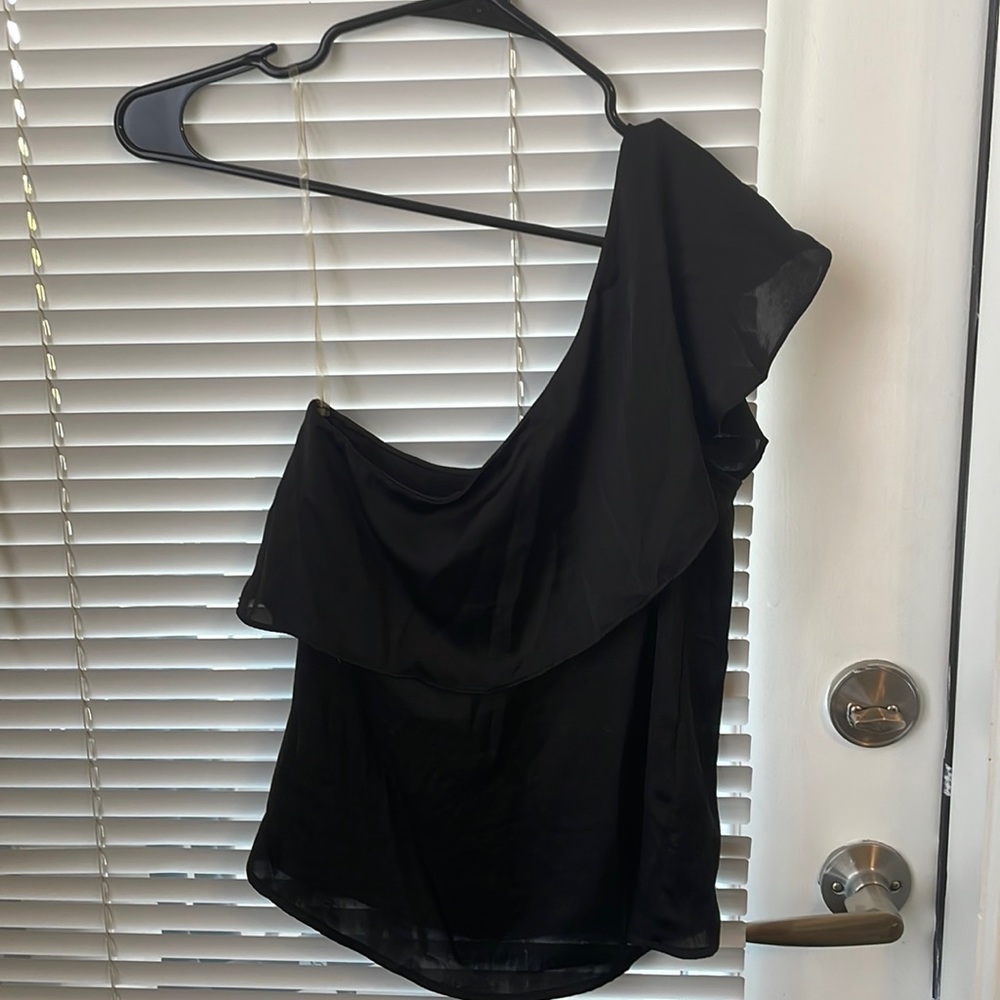 One shoulder tank